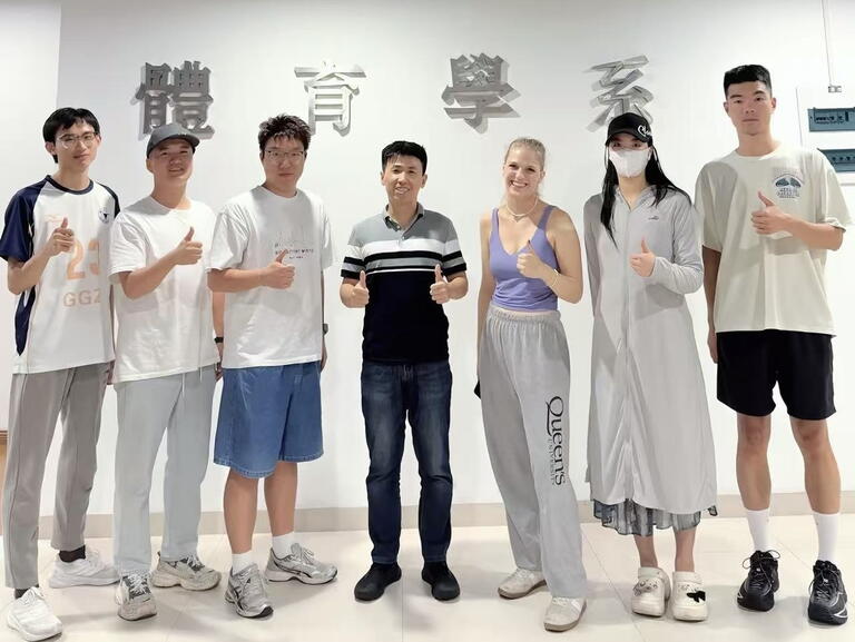 Nia Ralston and lab mates at Zhejiang University, China 