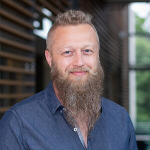 Head and shoulders photo of Dr. Gunnar Blohm